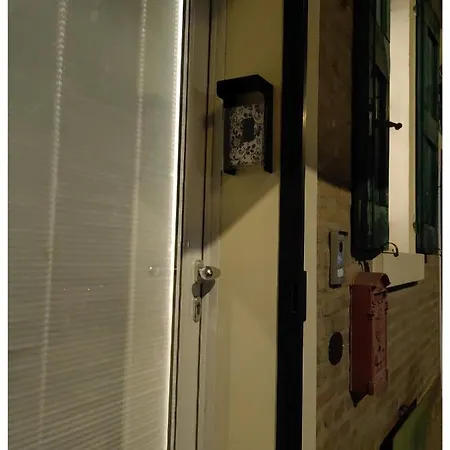 Guest house Pigro House - Airport 4*