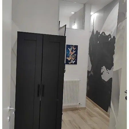 Pigro House - Airport 4*