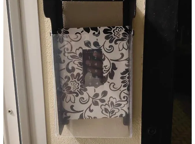 Pigro House - Airport ゲストハウス 4*