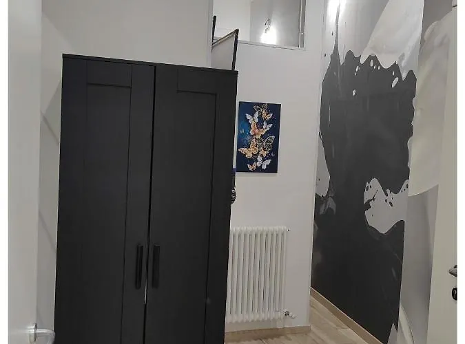 Pigro House - Airport 4*