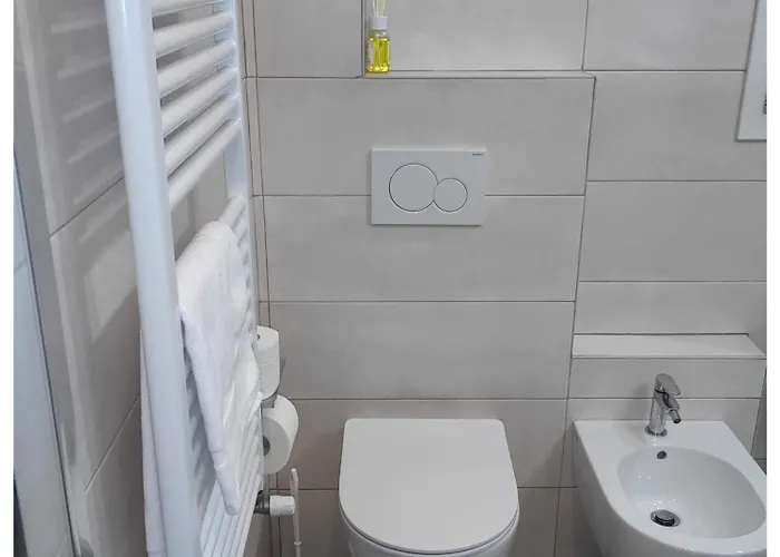 Pigro House - Airport Pensjonat